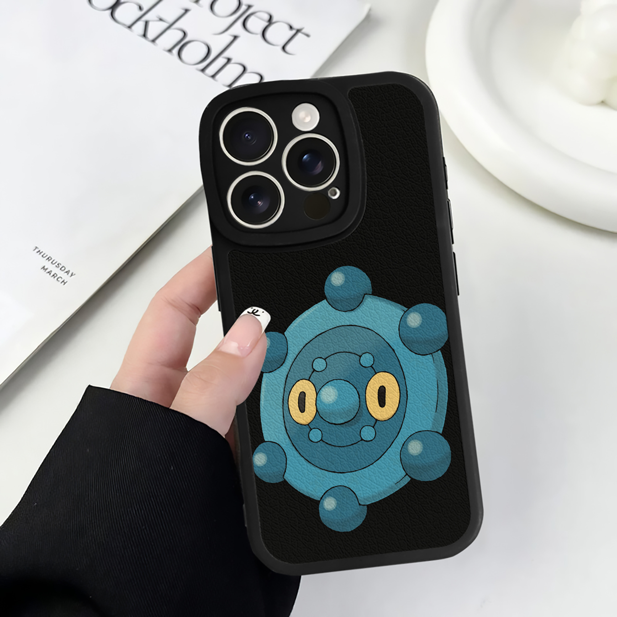 （画像用） ポケットモンスター Pokémon 【iPhone 16シリーズ対応】シリコンスマホケース（レザー調） 材質：シリコン
